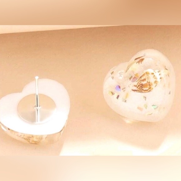 “My Heart is the Ocean” Mini Conch Triton Murex Shell Abalone Flake Mermaid Stud - Picture 4 of 6